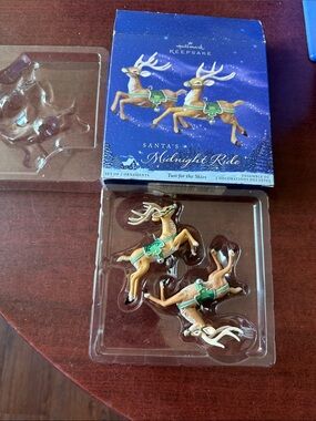 ##123, Hallmark Santa's Midnight Ride Reindeer Hanging Ornaments